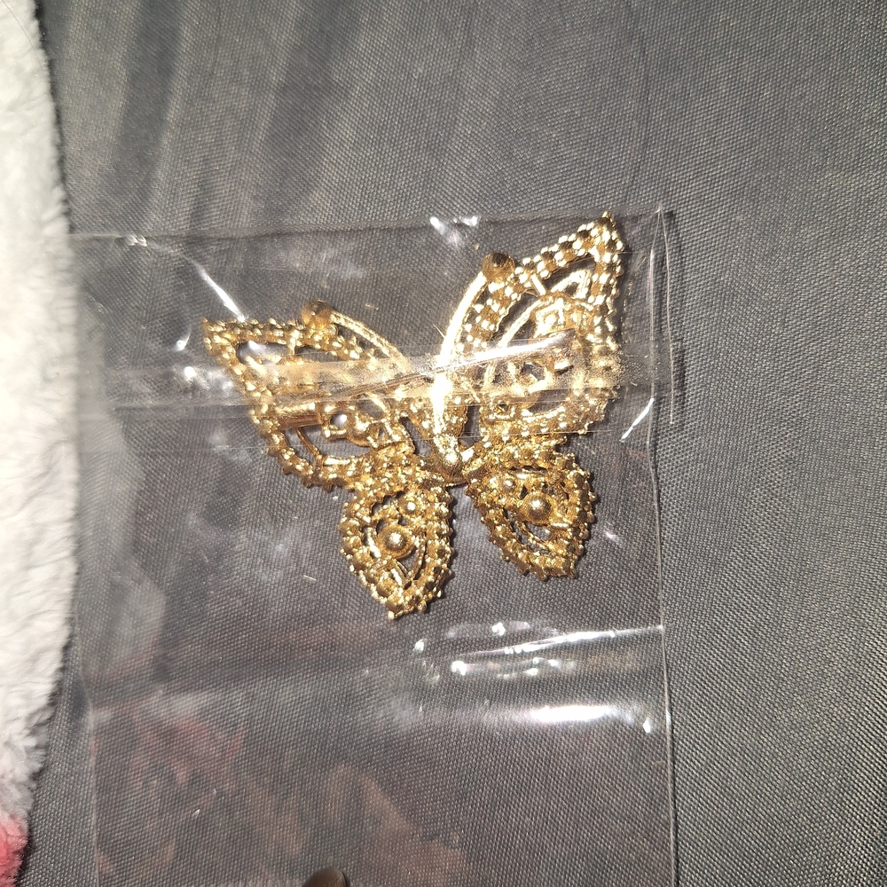 Elegant Butterfly Brooch with Pink and Gold Accents - Picture 3 of 3